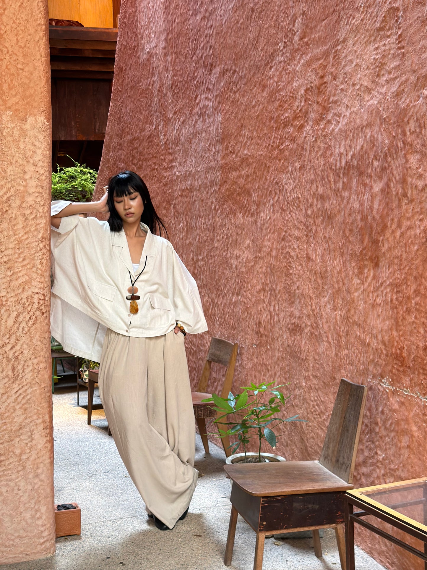 Chemise asymétrique oversize en coton et lin – Blanc cassé